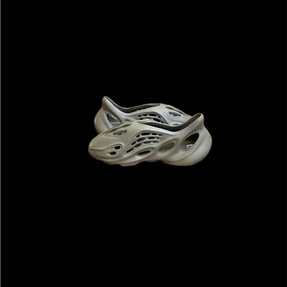 Adidas Foam Runner “Stone Taupe” - Picture 1 of 6